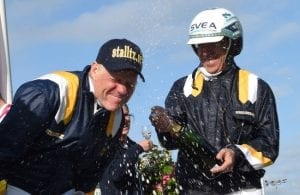 Melander (left) and Kihlström celebrated with champagne | Kanal75