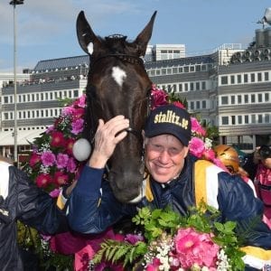 Nuncio and owner/trainer Stefan “Tarzan” Melander Bild för fri publicering t.o.m. 2016-06-06. Foto: Lars Jakobsson