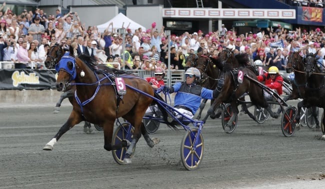 Yonkers International competitor Dreammoko is trying to live up to the incredible reputation of his sire Timoko (above with Bjorn Goop winning the 2017 Elitlopp) | Jeannie Karlsson/Sulkysport